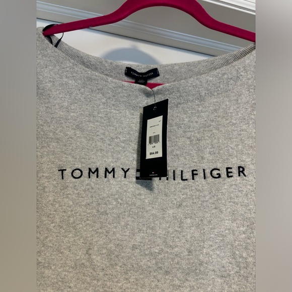 NWT Women’s Tommy Hilfiger Gray Boatneck Long Sleeve Logo Sweater Large - Picture 9 of 14